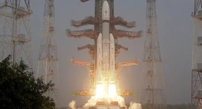 موشک هندی ماهواره موبایل هوشمند بلوبرد را به مدار زمین برد